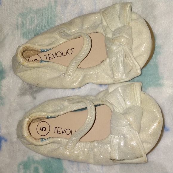 Tevolio slippers baby toddlers shoes size 5 gold new without tags - Picture 1 of 8